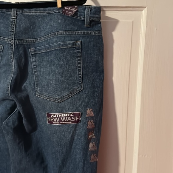 Gloria Vanderbilt NWT Amanda Women's Jeans Denim Size 16 W with Skylark Wash - Picture 9 of 14